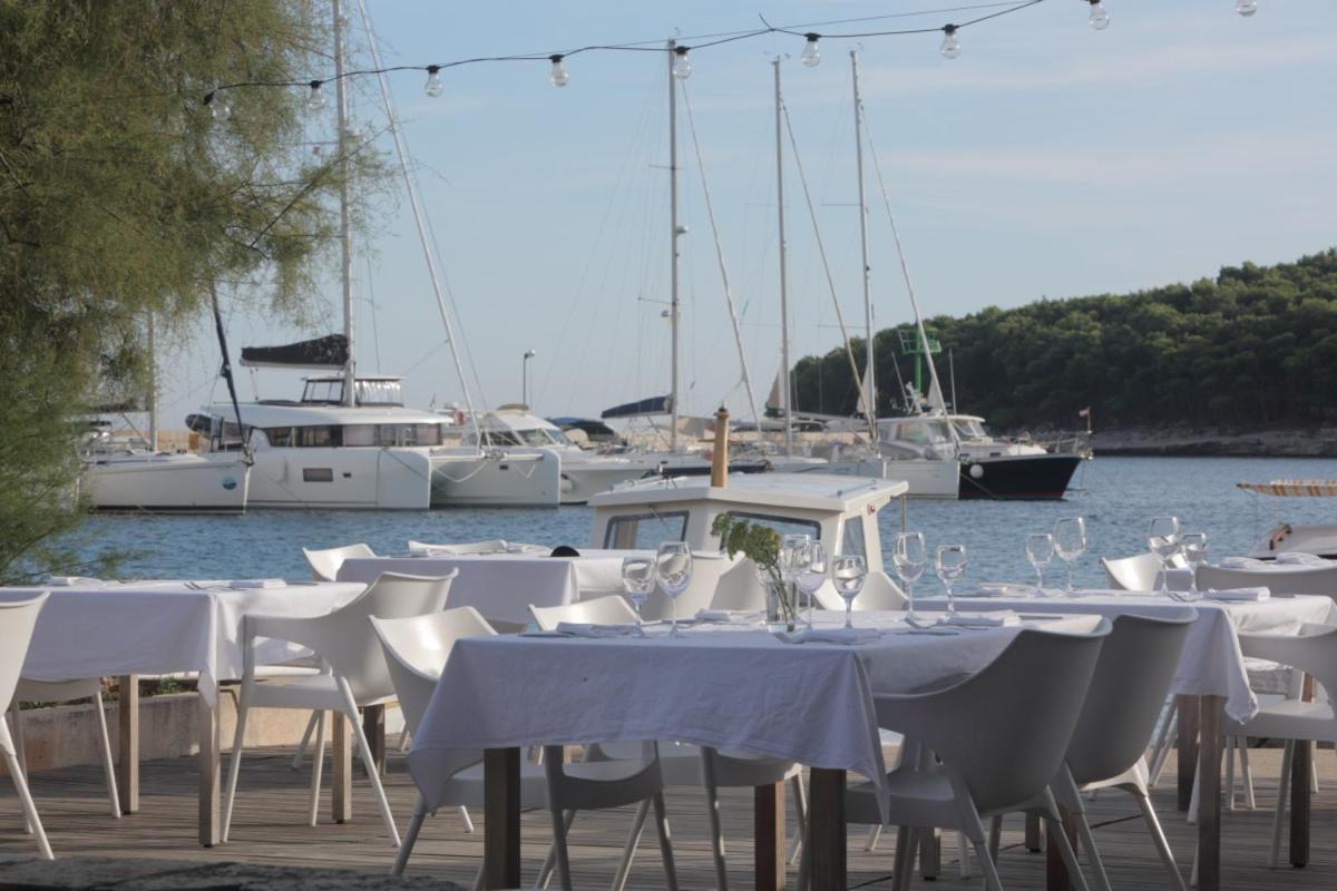 Hotel Maestral Prvić Luka Kültér fotó